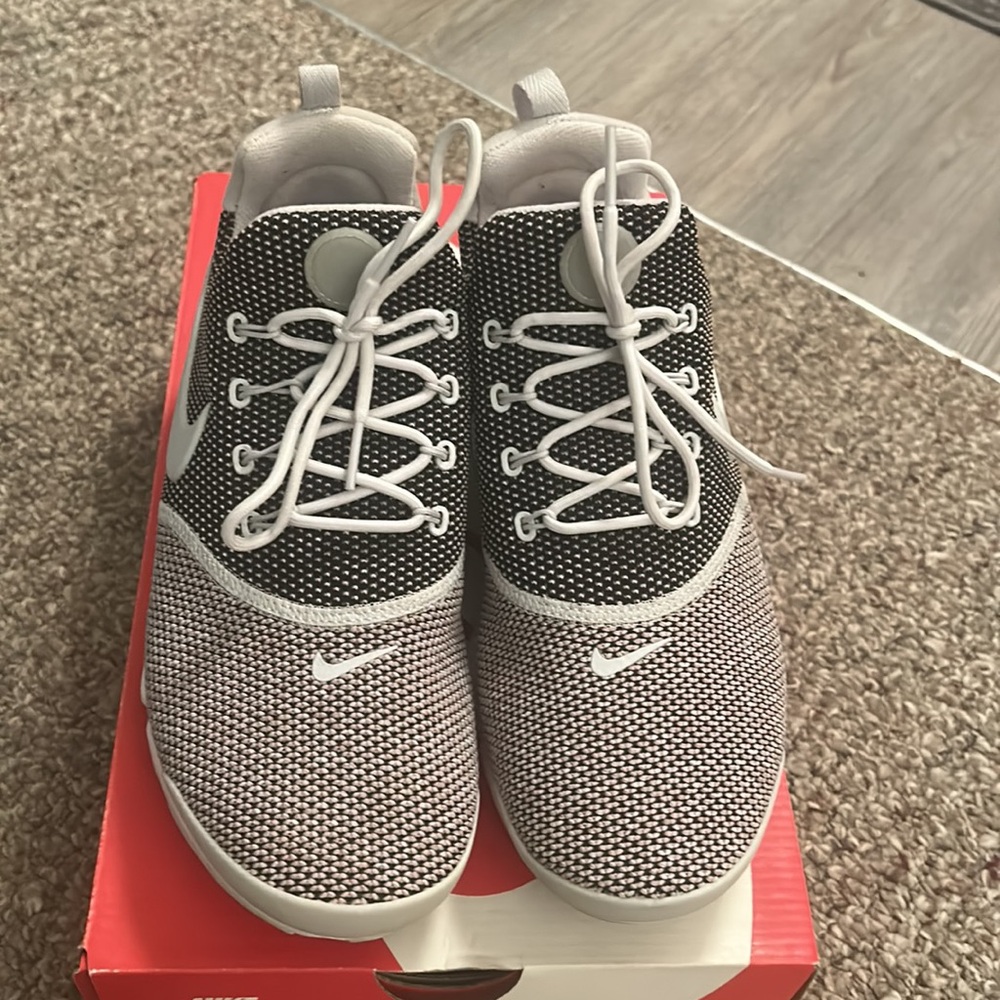 NIKE PRESTO FLY SE